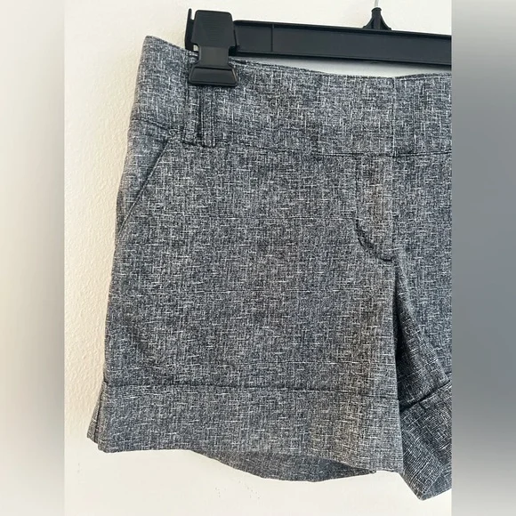Express Black White Textured Cuffed Dress Shorts Size 6 - Picture 3 of 9